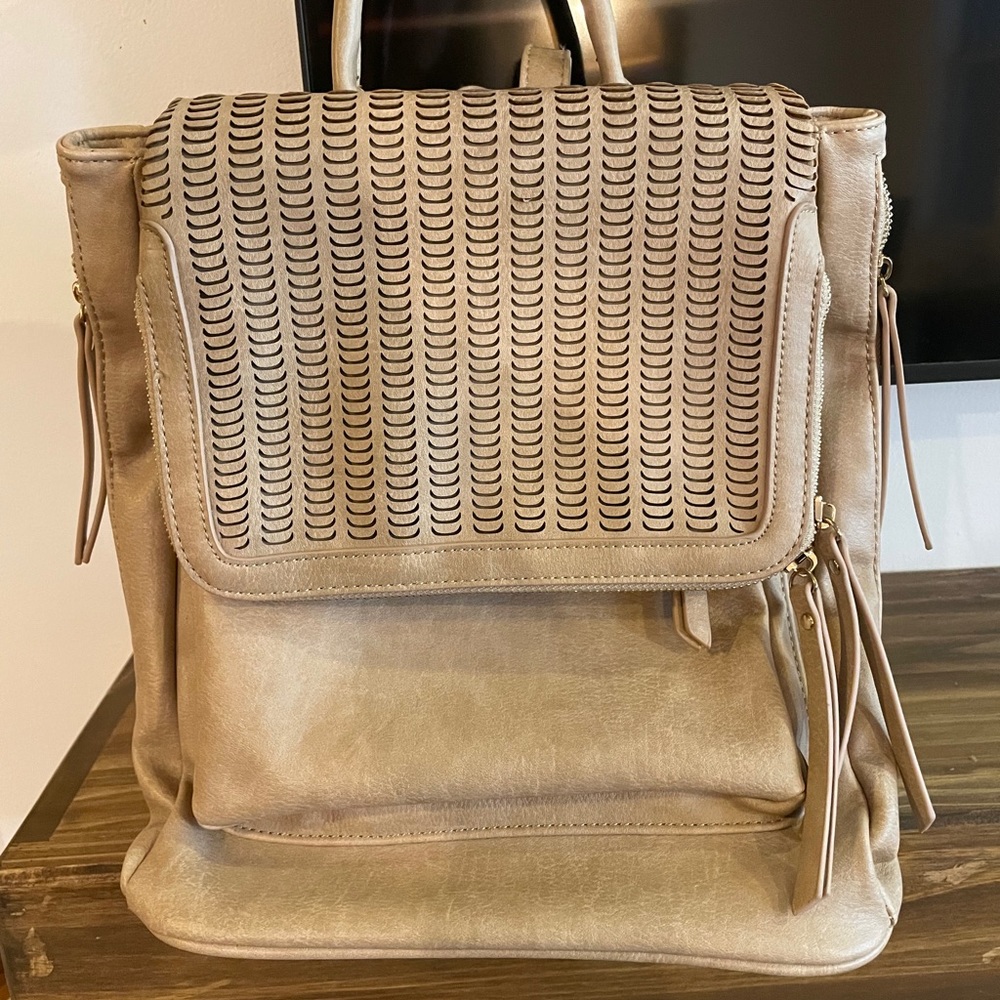 Backpack purse like new! Light tan, lots of pockets